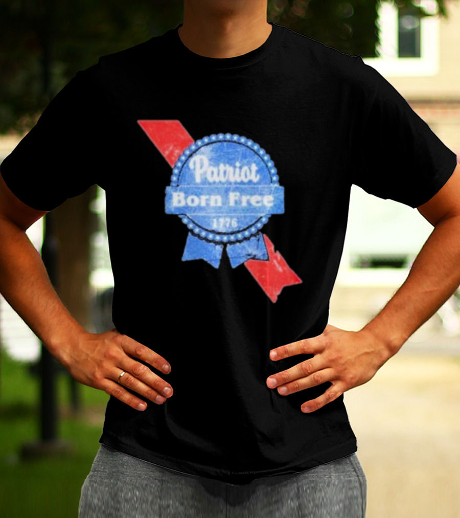 Patriot Born Free 1776 Badge With Red White Blue Ribbon Motif T-Shirt