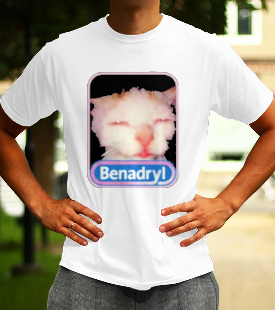 K45ink Benadryl Meme Cat Face Close-Up T-Shirt