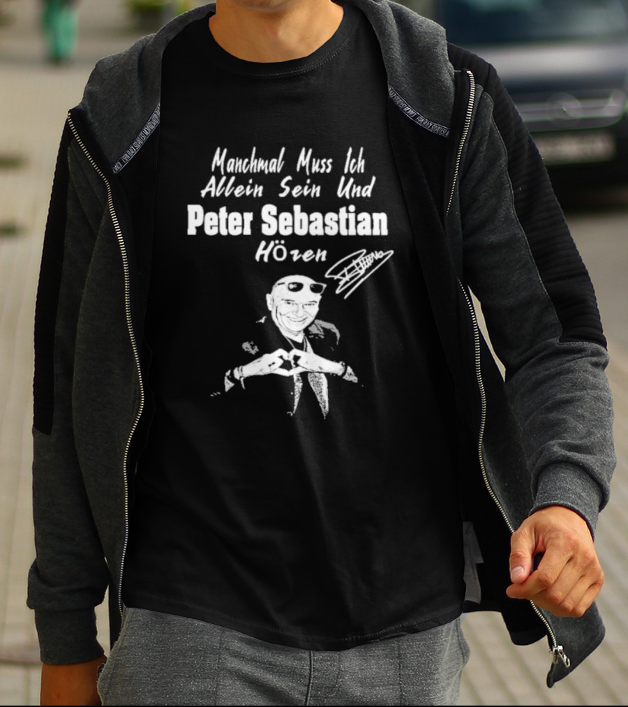 Manchmal Muss Ich Allein Sein Und Peter Sebastian Hören Signature Mit Bild Von Mann Mit Sonnenbrille Und Anzug T-Shirt