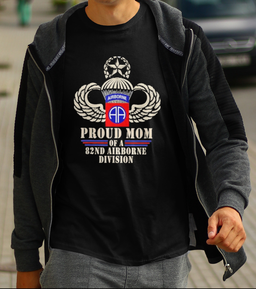 Proud Mom Of A 82nd Airborne Division Paratroopers T-Shirt