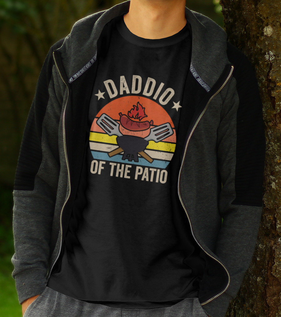 Daddio Of The Patio Vintage BBQ Grill And Sausages Retro T-Shirt