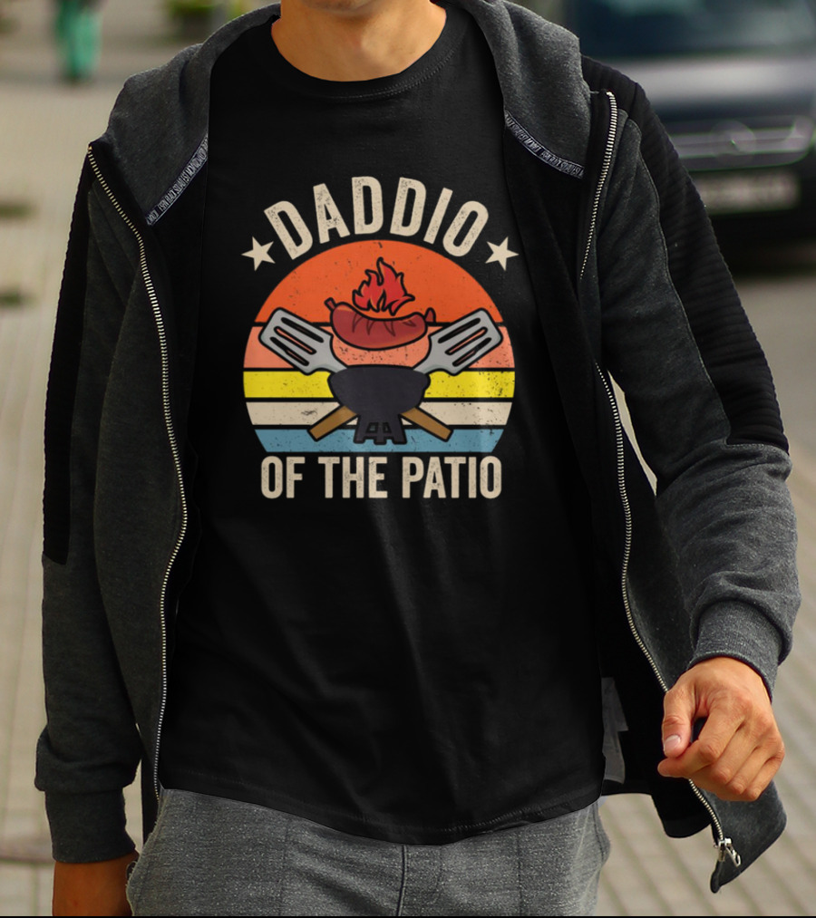 Daddio Of The Patio Vintage BBQ Grill And Sausages Retro T-Shirt