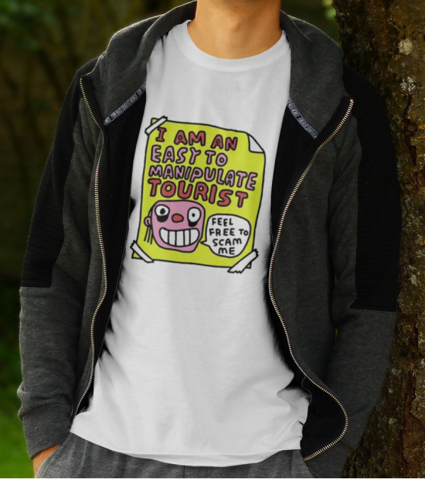 I Am An Easy To Manipulate Tourist Feel Free To Scam Me Bold Comic T-Shirt