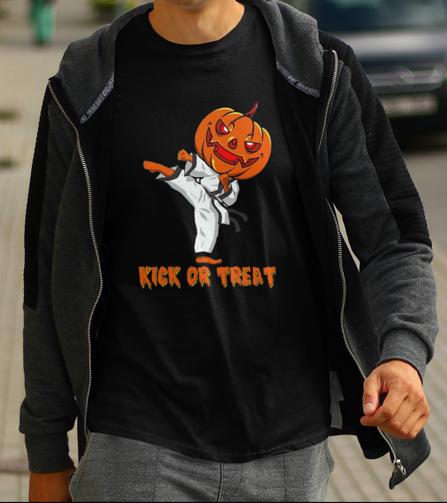 Kick Or Treat Taekwondo Pumpkin Halloween T-Shirt