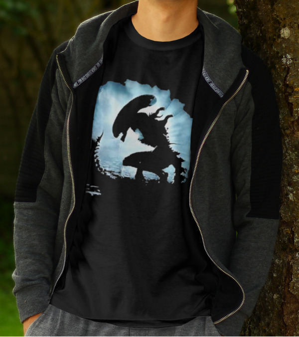 Alien Romulus Silhouette Against Oceanic Horizon 89 Rotten Tomatoes Debut T-Shirt