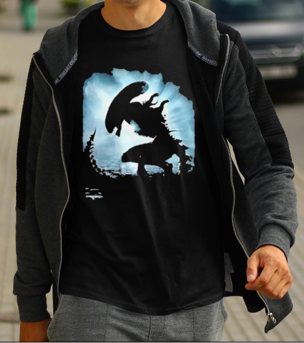 Alien Romulus Silhouette Against Oceanic Horizon 89 Rotten Tomatoes Debut T-Shirt