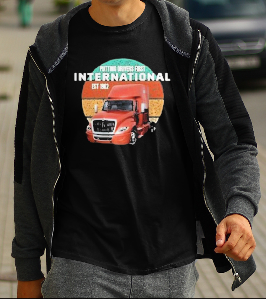 PUTTING DRIVERS FIRST INTERNATIONAL EST 1902 TRUCK DRIVER APPRECIATION T-Shirt