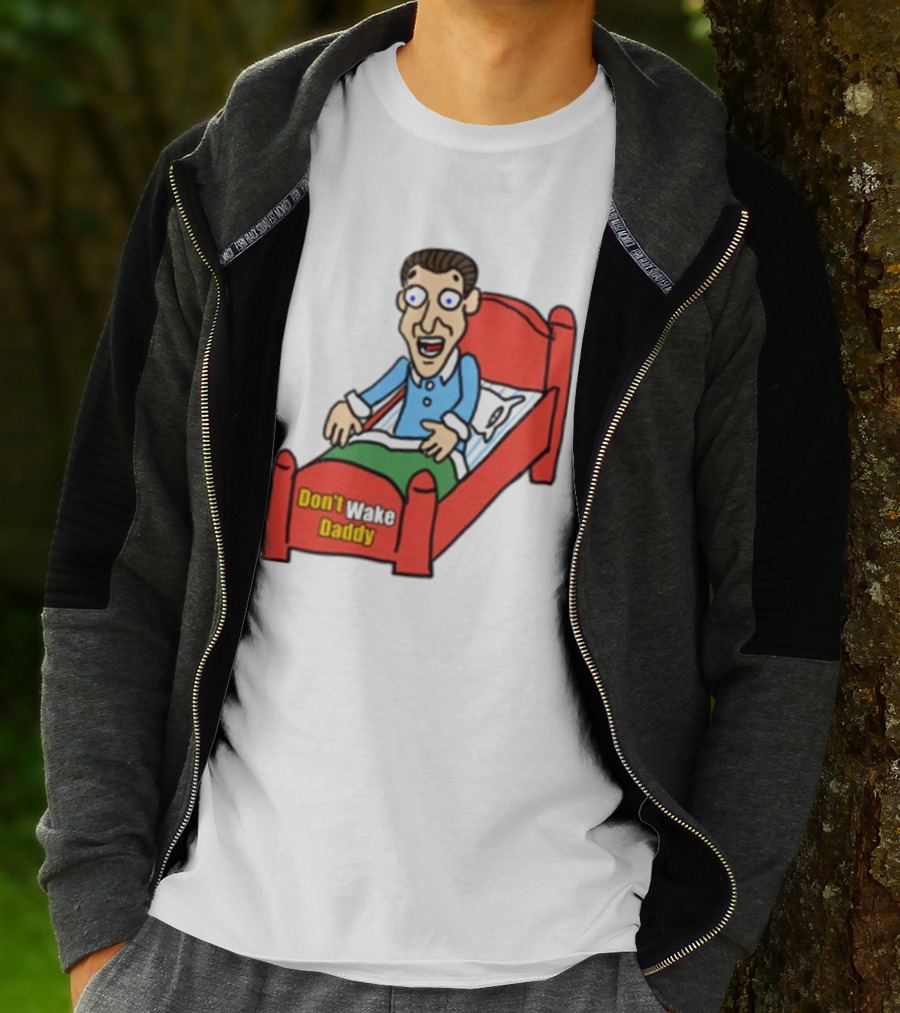 Man Sleeping Don't Wake Daddy Funny Cartoon Bed T-Shirt