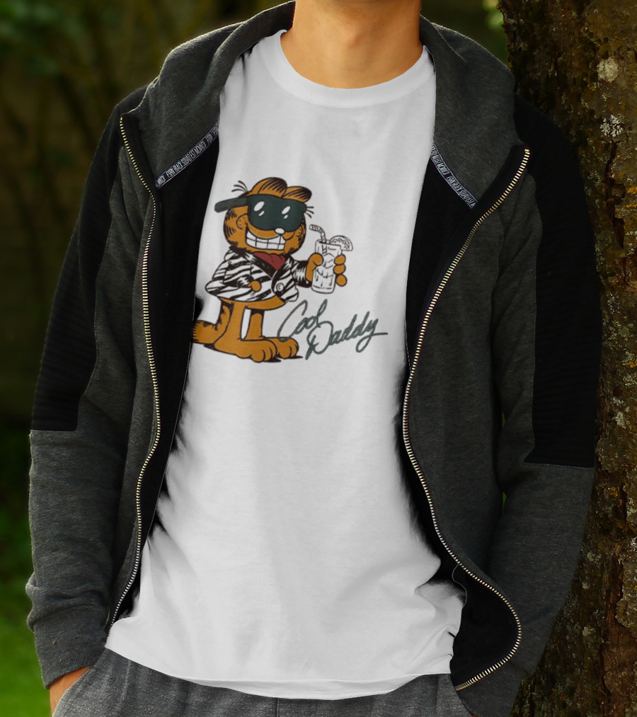 Garfield Cool Daddy Sunglasses Drink T-Shirt