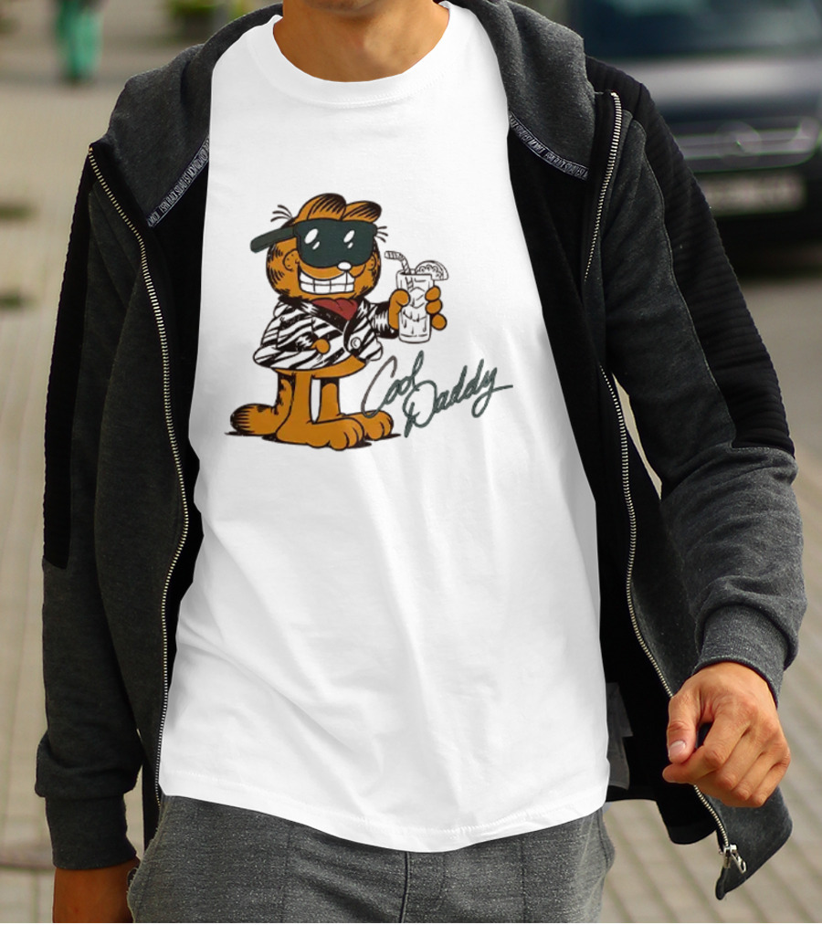 Garfield Cool Daddy Sunglasses Drink T-Shirt