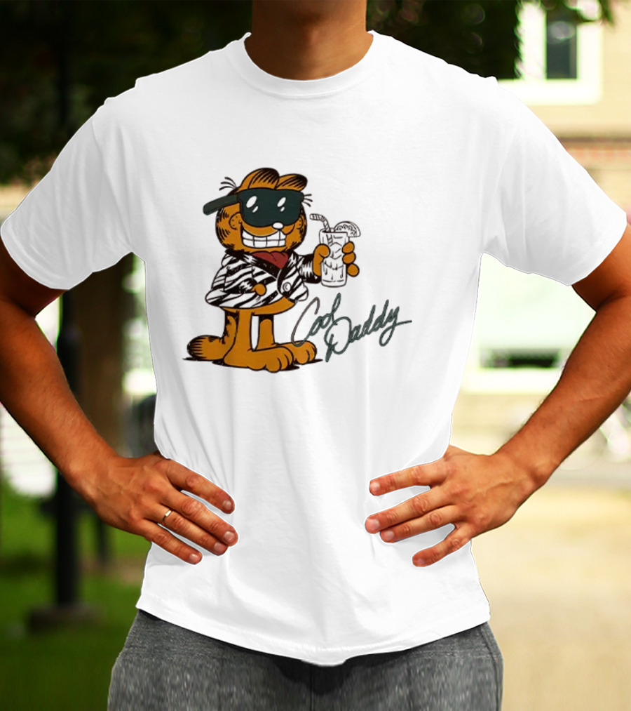 Garfield Cool Daddy Sunglasses Drink T-Shirt
