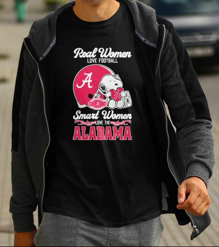 Real Women Love Football Smart Women Love The Alabama Crimson Tide 132 Season Snoopy Helmet T-Shirt