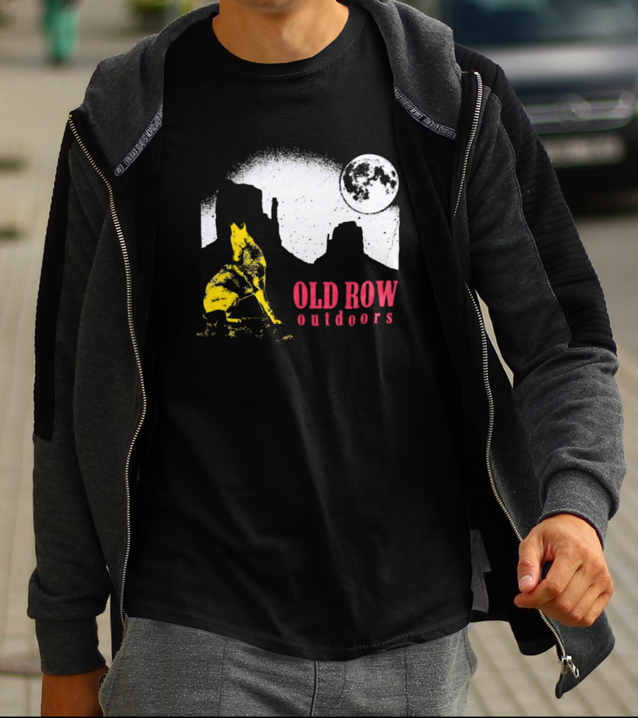 Old Row Outdoors Coyote Moon Silhouette Desert Scene T-Shirt