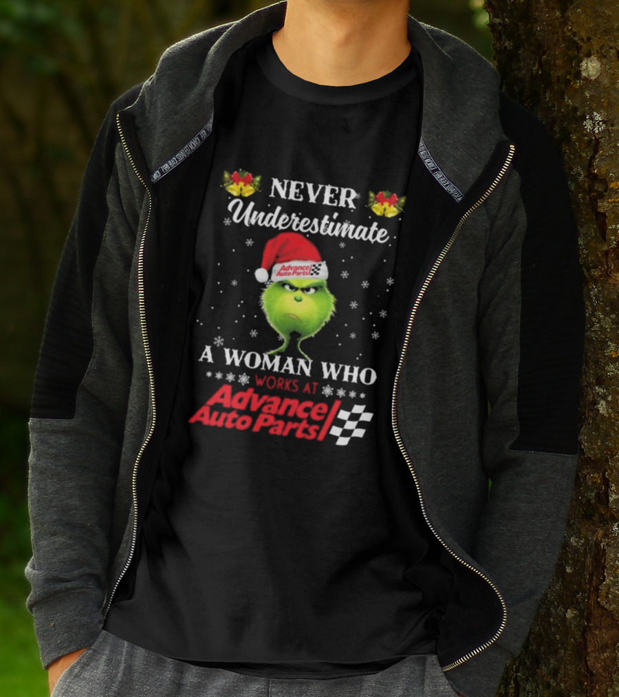 Never Underestimate A Woman Who Works At Advance Auto Parts Grinch Christmas T-Shirt