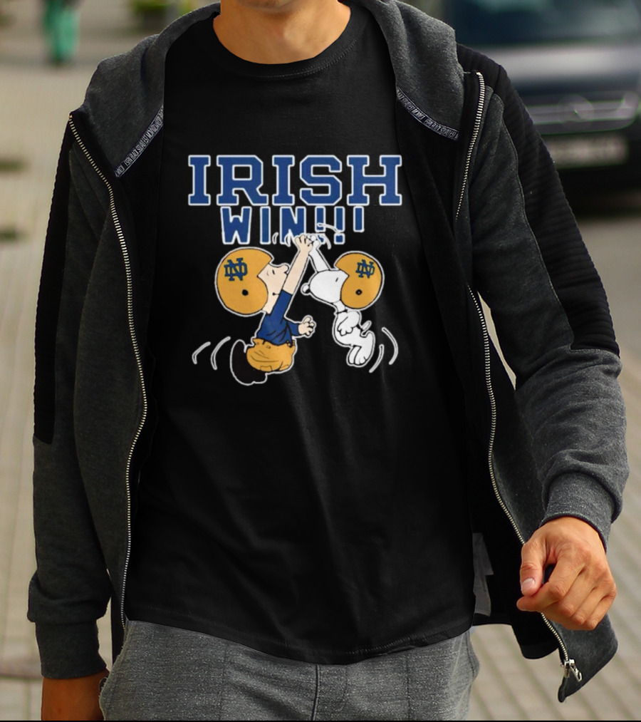 Charlie And Snoopy High Five Notre Dame Fighting Irish Win T-Shirt