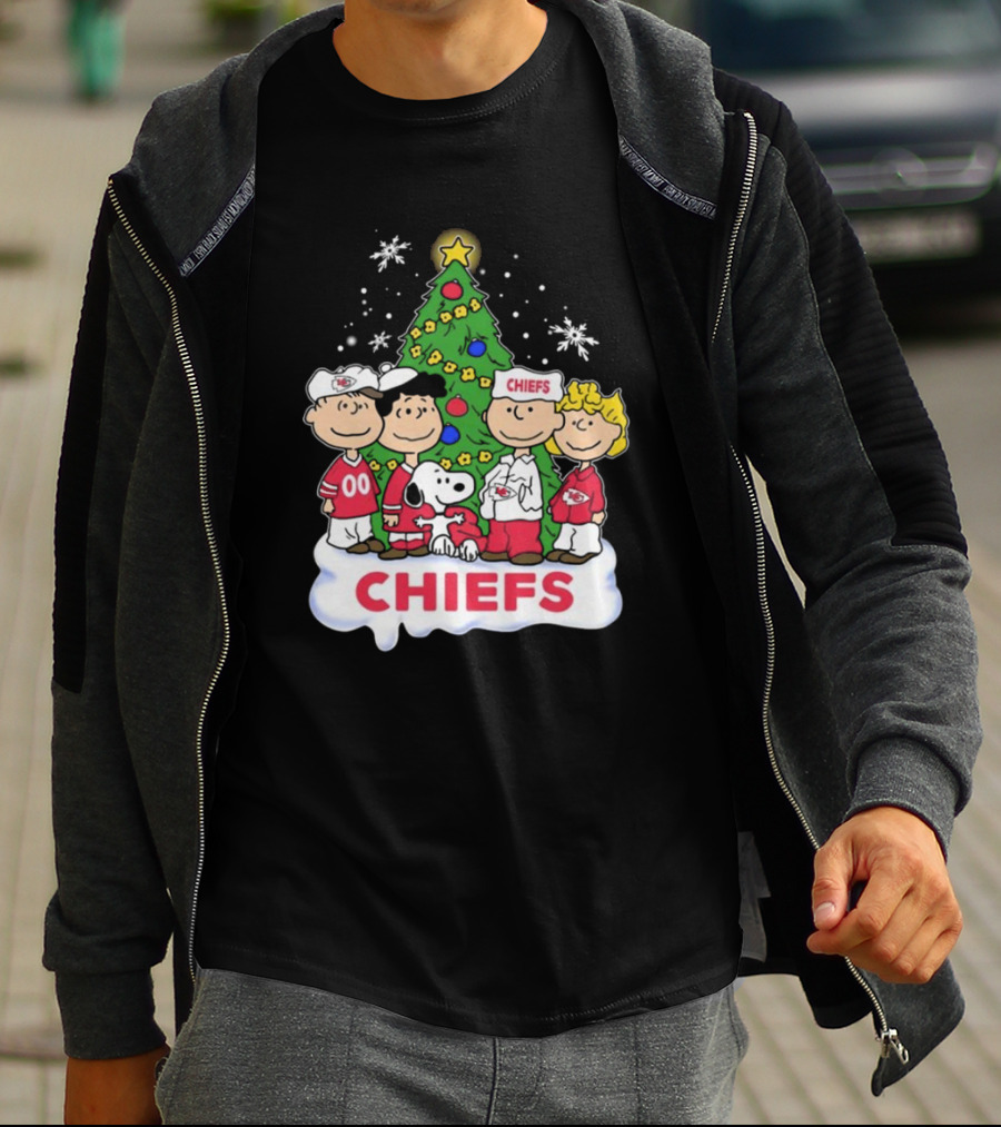 Kansas City Chiefs Snoopy Peanuts Christmas Tree Chiefs T-Shirt