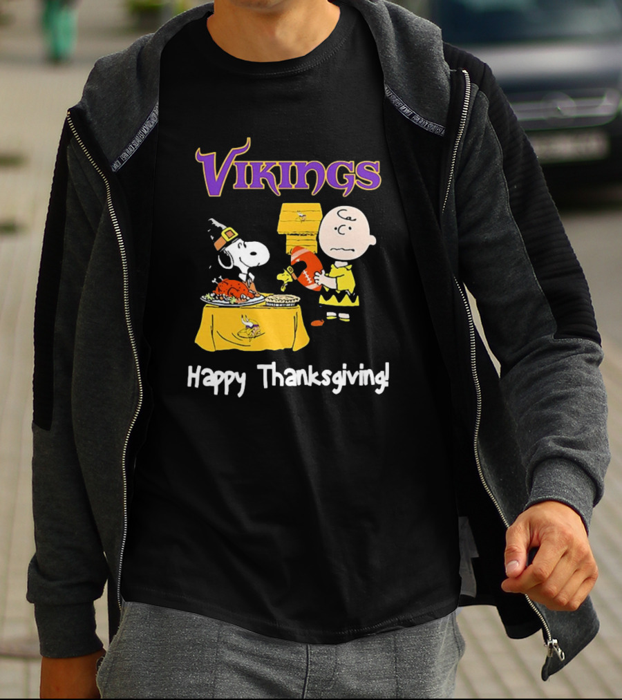 Peanuts Minnesota Vikings NFL Football Snoopy Charlie Brown Happy Thanksgiving T-Shirt