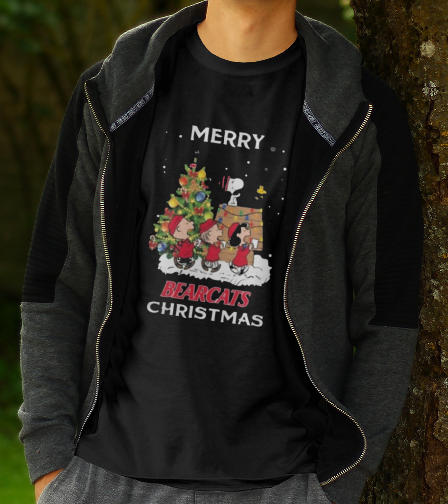 Cincinnati Bearcats Snoopy Friends Merry Christmas T-Shirt