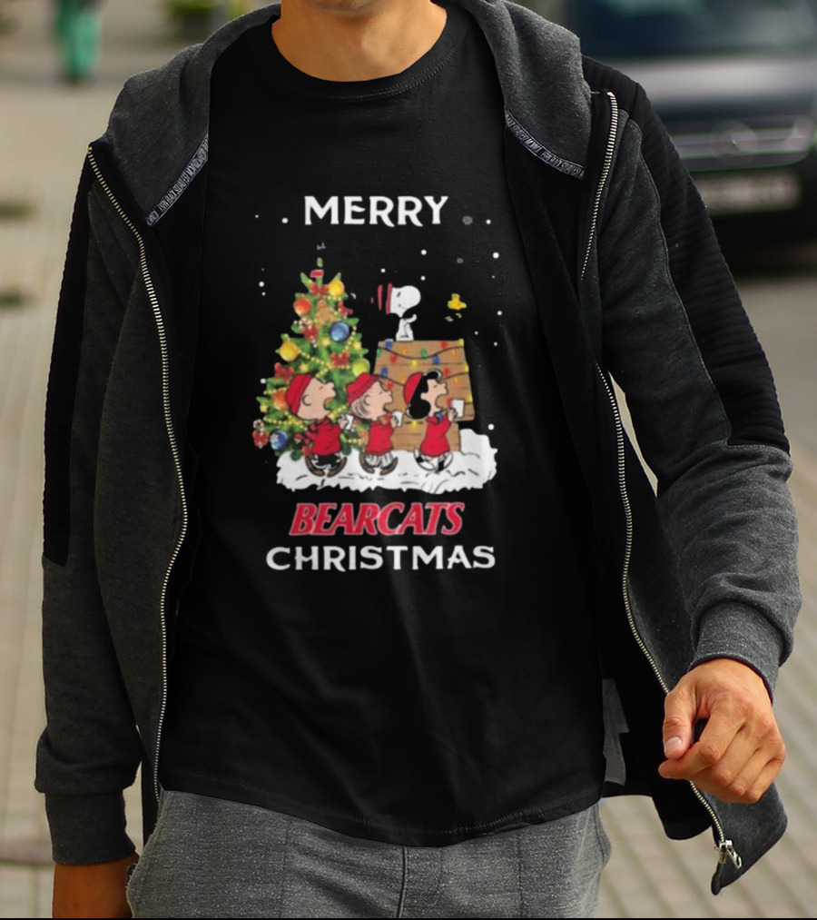 Cincinnati Bearcats Snoopy Friends Merry Christmas T-Shirt