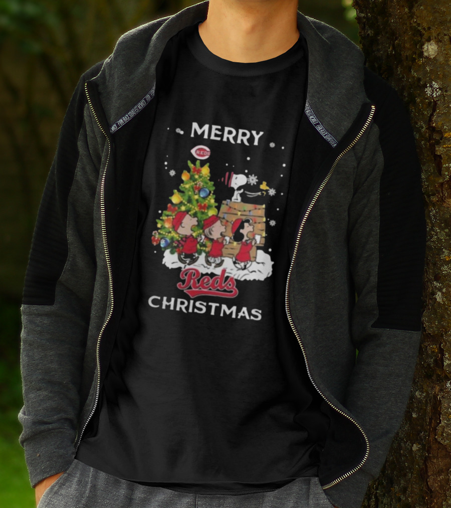 Merry Reds Christmas Cincinnati Snoopy And Friends T-Shirt
