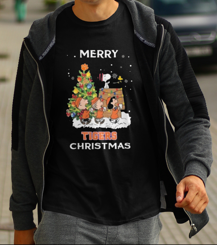 Merry Christmas Clemson Tigers Snoopy And Friends T-Shirt