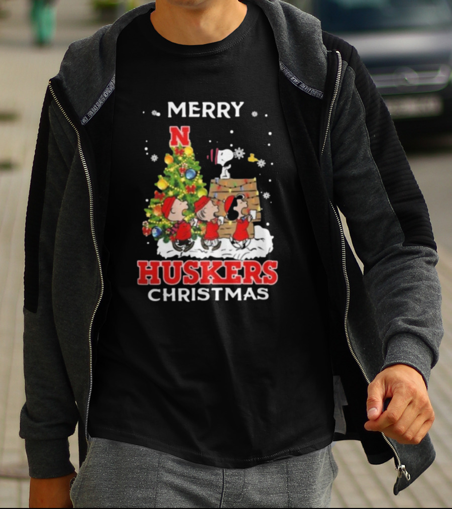 Merry Huskers Christmas Snoopy And Friends Nebraska Cornhuskers T-Shirt