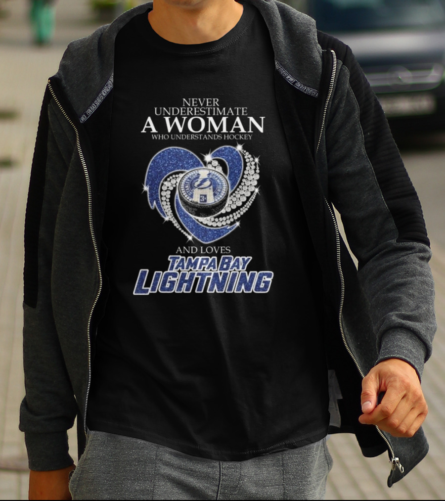 Never Underestimate A Woman Who Understands Hockey And Loves Tampa Bay Lightning Heart T-Shirt