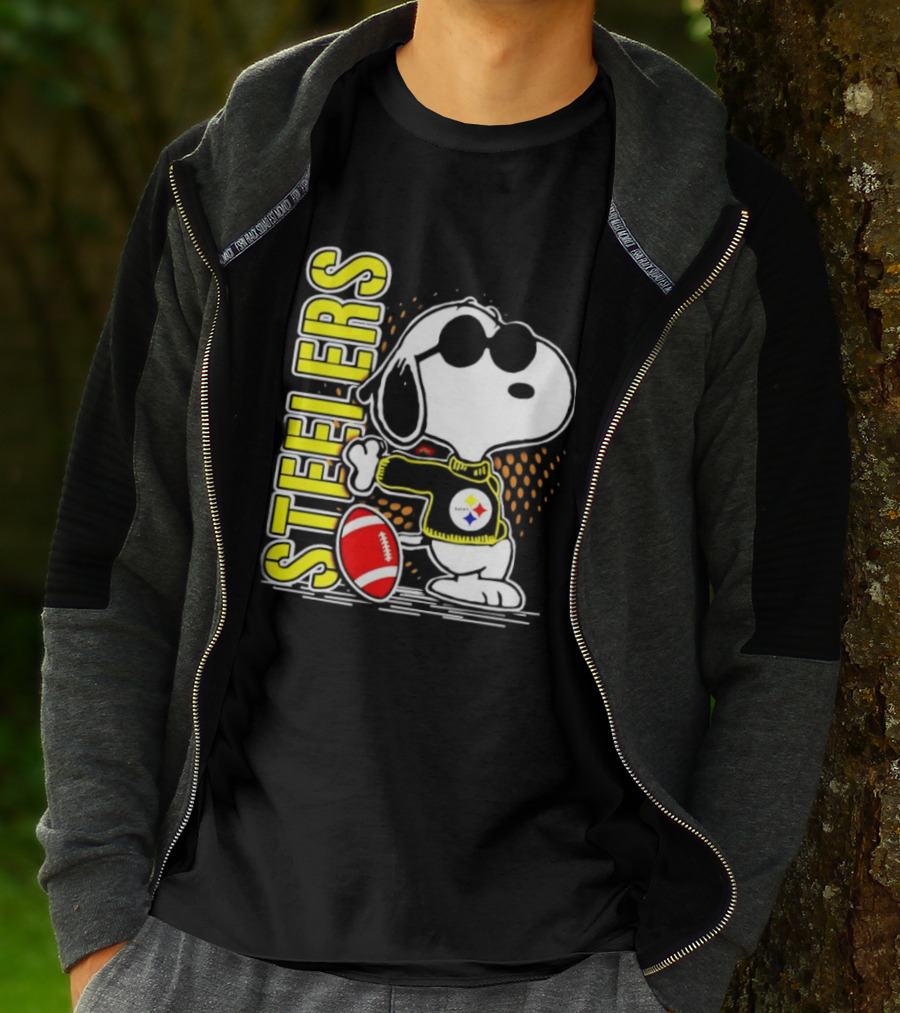 Steelers Snoopy Football Sunglasses Sports T-Shirt