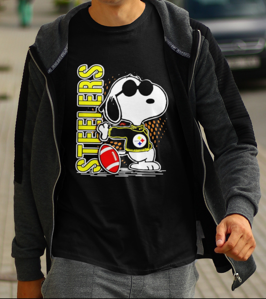 Steelers Snoopy Football Sunglasses Sports T-Shirt
