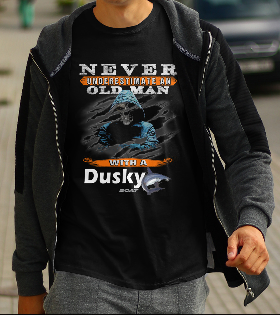 NEVER UNDERESTIMATE AN OLD MAN WITH A DUSKY BOAT SHARK SKULL T-Shirt