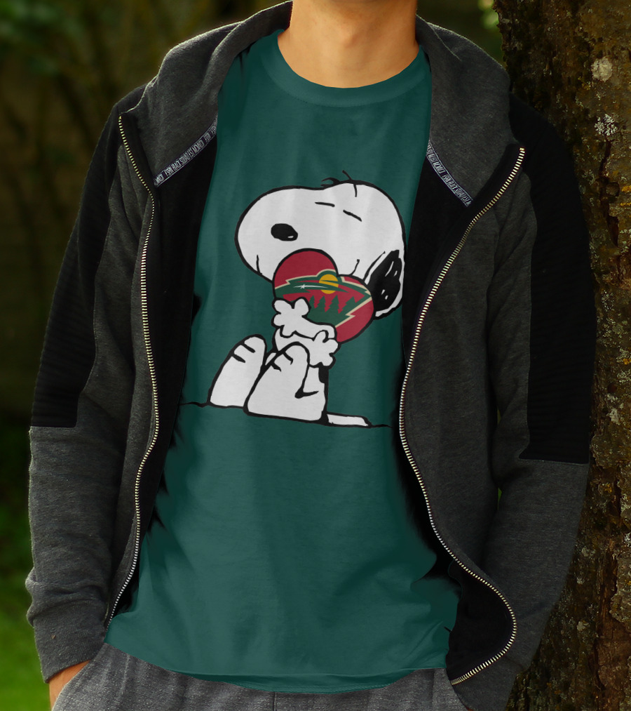 Minnesota Wild Snoopy Hugging Heart T-Shirt