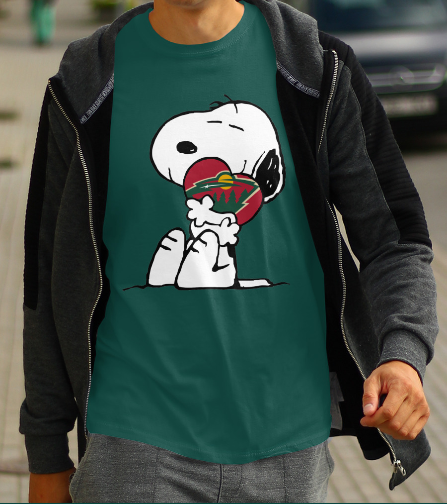 Minnesota Wild Snoopy Hugging Heart T-Shirt