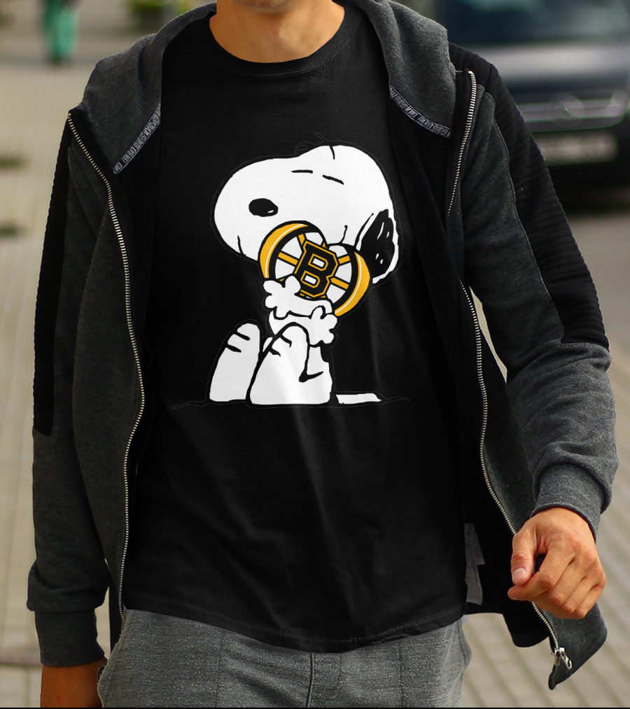 Snoopy Hugging Boston Bruins T-Shirt