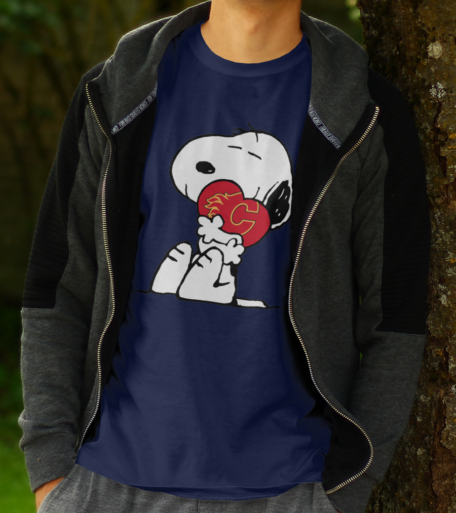 Snoopy Hugging Calgary Flames Heart T-Shirt