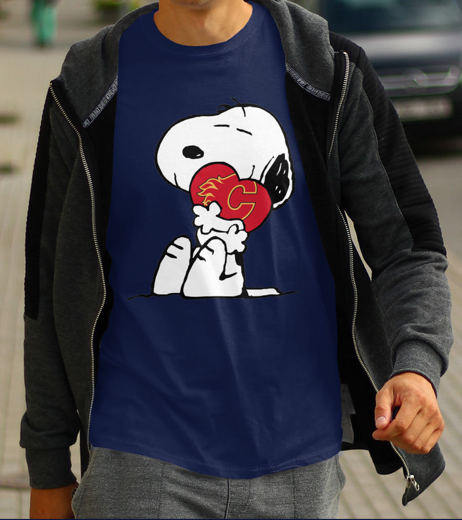 Snoopy Hugging Calgary Flames Heart T-Shirt