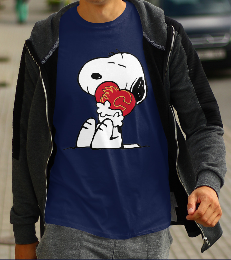 Snoopy Holding Calgary Flames T-Shirt