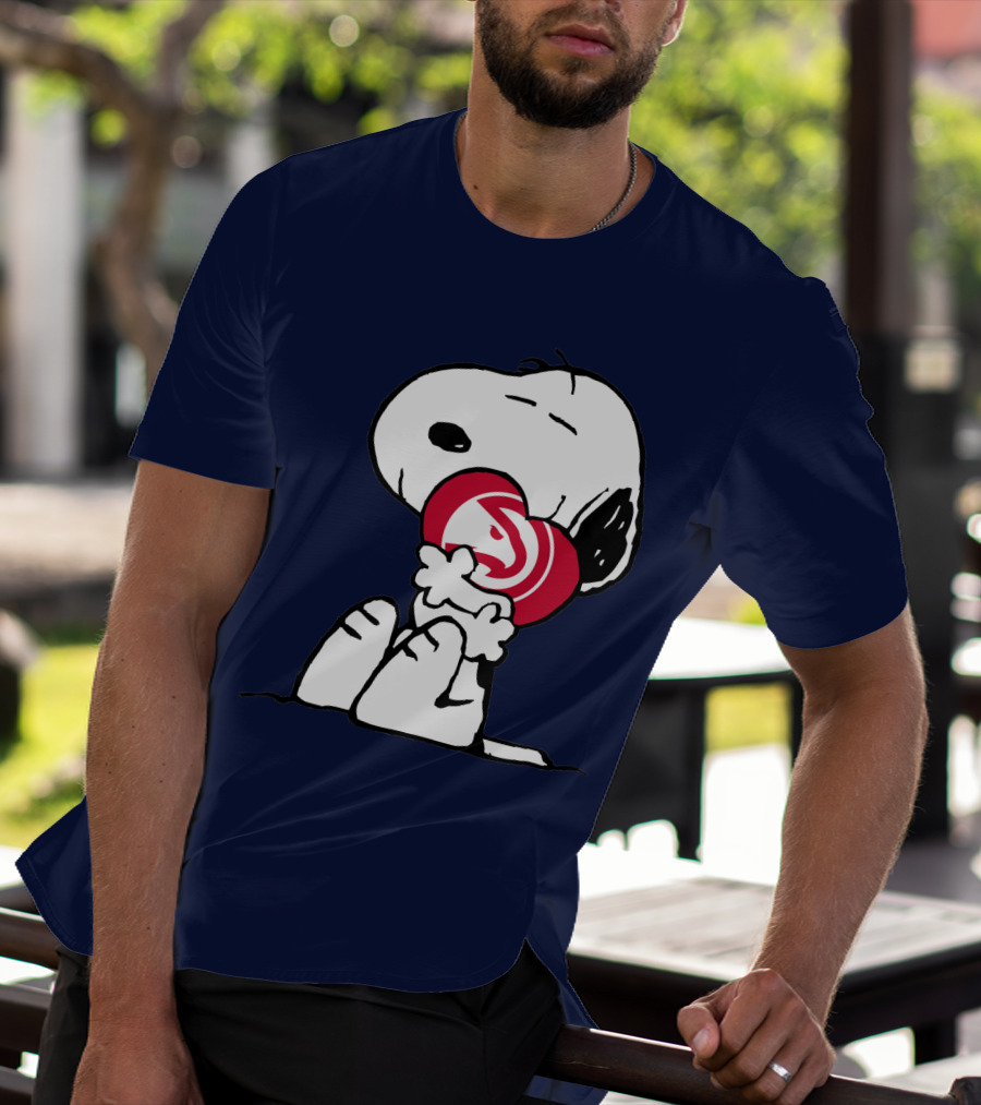 Atlanta Hawks Snoopy Hugging T-Shirt