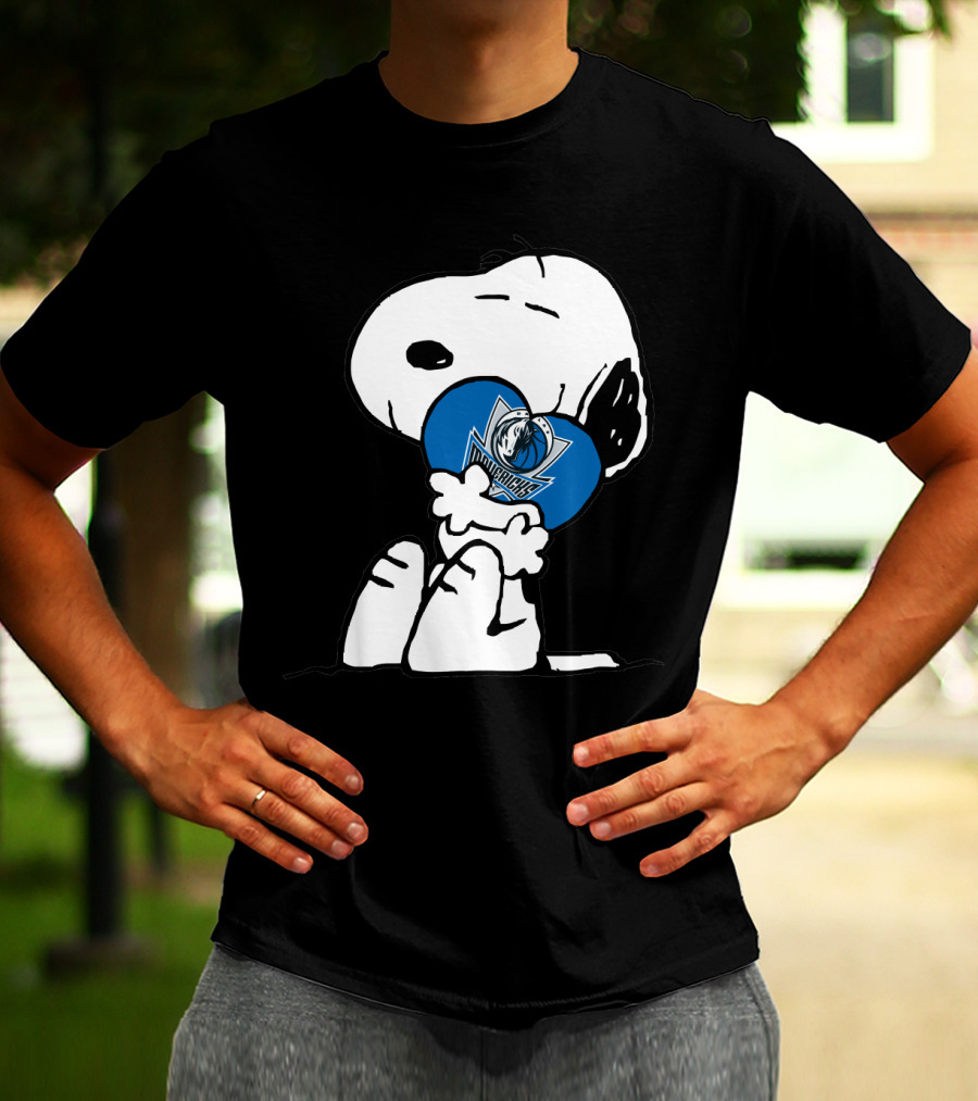 Snoopy Hugging Dallas Mavericks T-Shirt