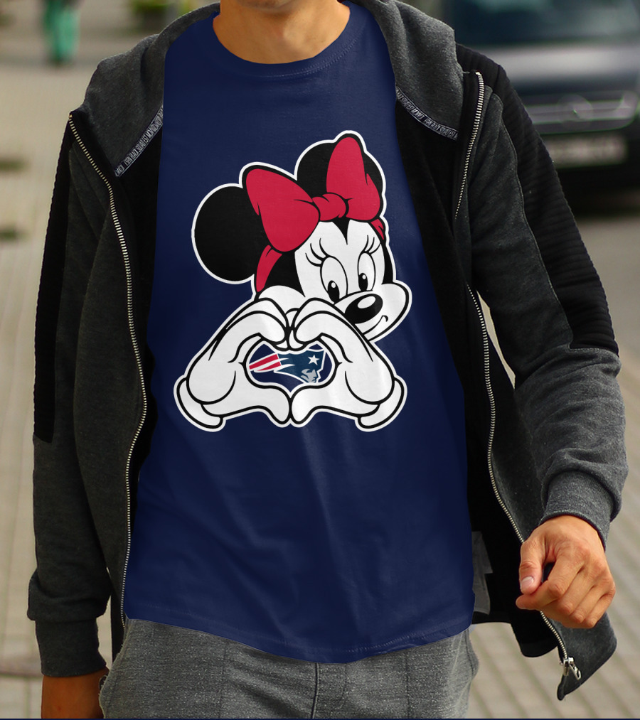 Minnie Mouse Heart Hands New England Patriots T-Shirt
