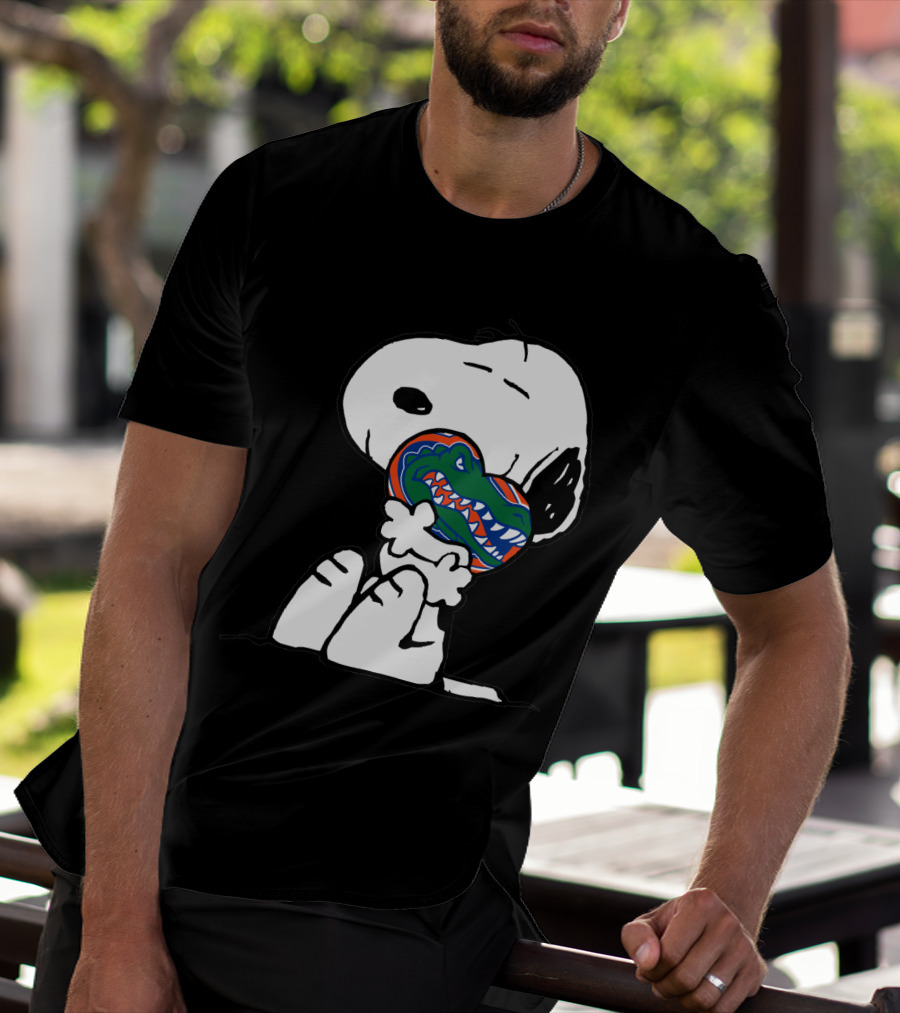 Snoopy Holding Florida Gators Heart T-Shirt