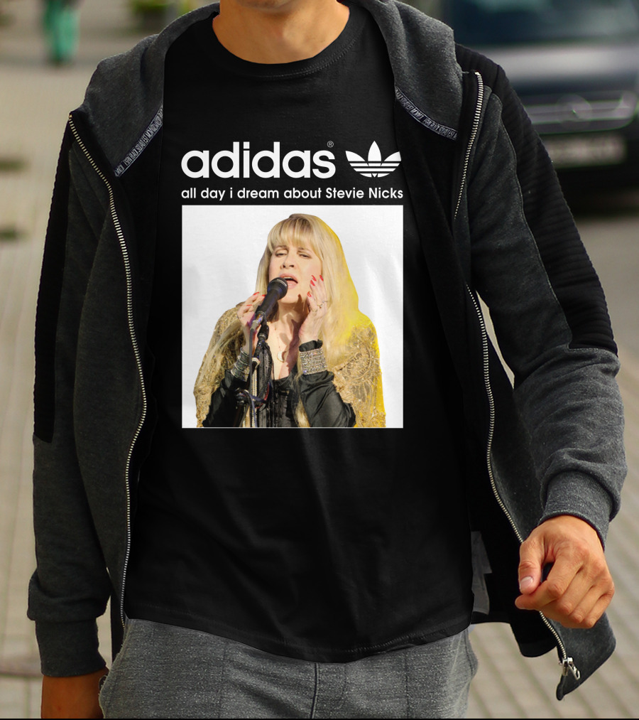 Style FM 26 Fleetwood Mac Vocalist Performance T-Shirt
