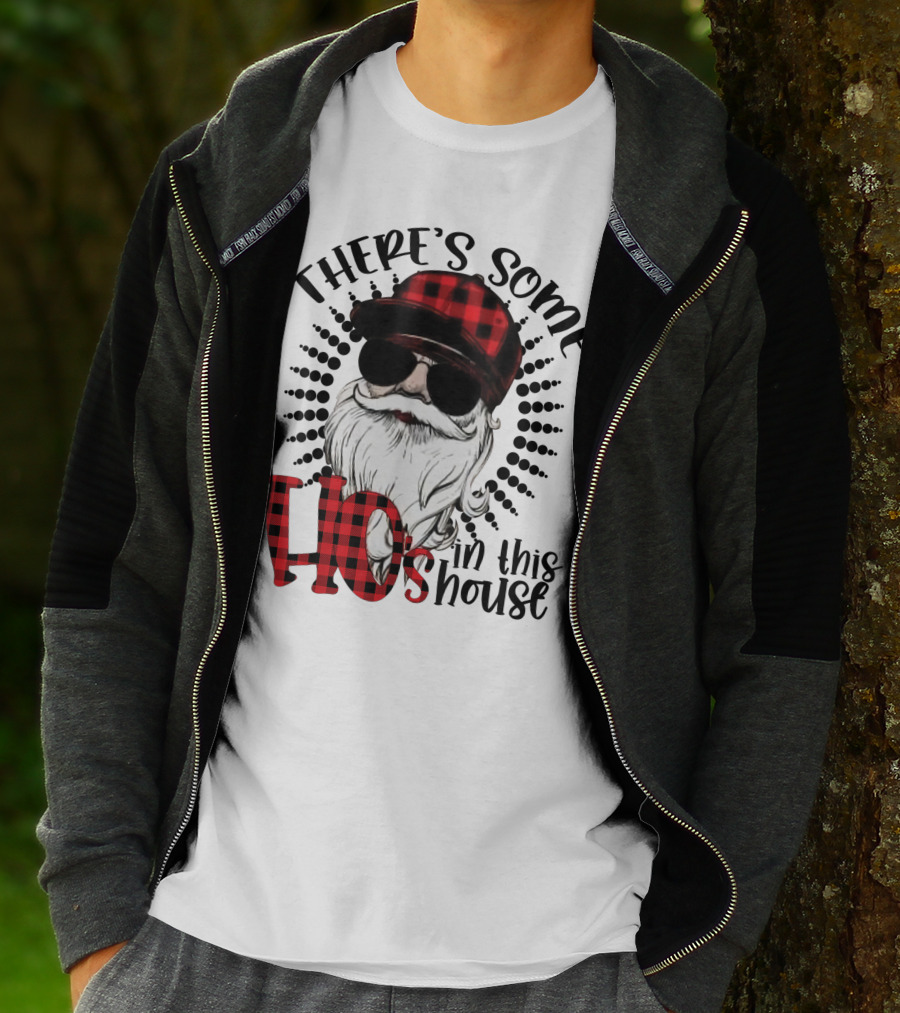 THERE'S SOME HO'S IN THIS HOUSE SANTA CLAUS WITH SUNGLASSES AND PLAID HAT T-Shirt