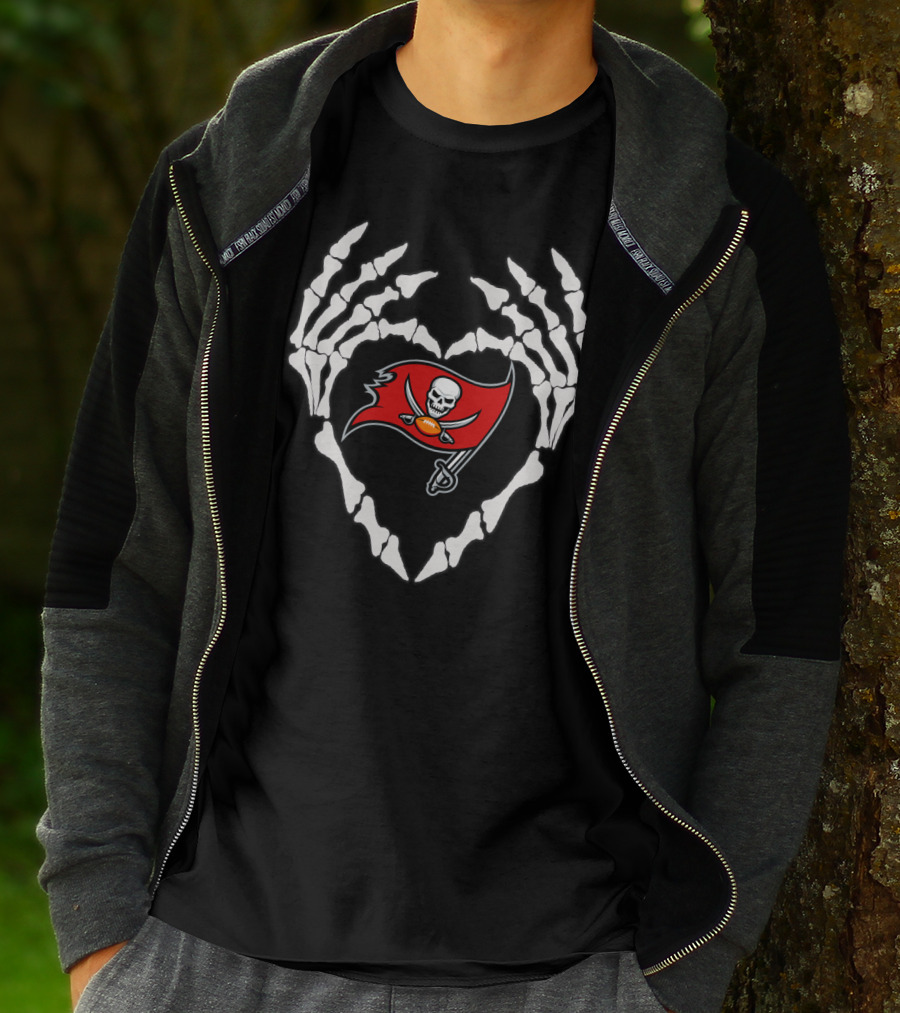 Skeleton Heart With Buccaneers Flag T-Shirt