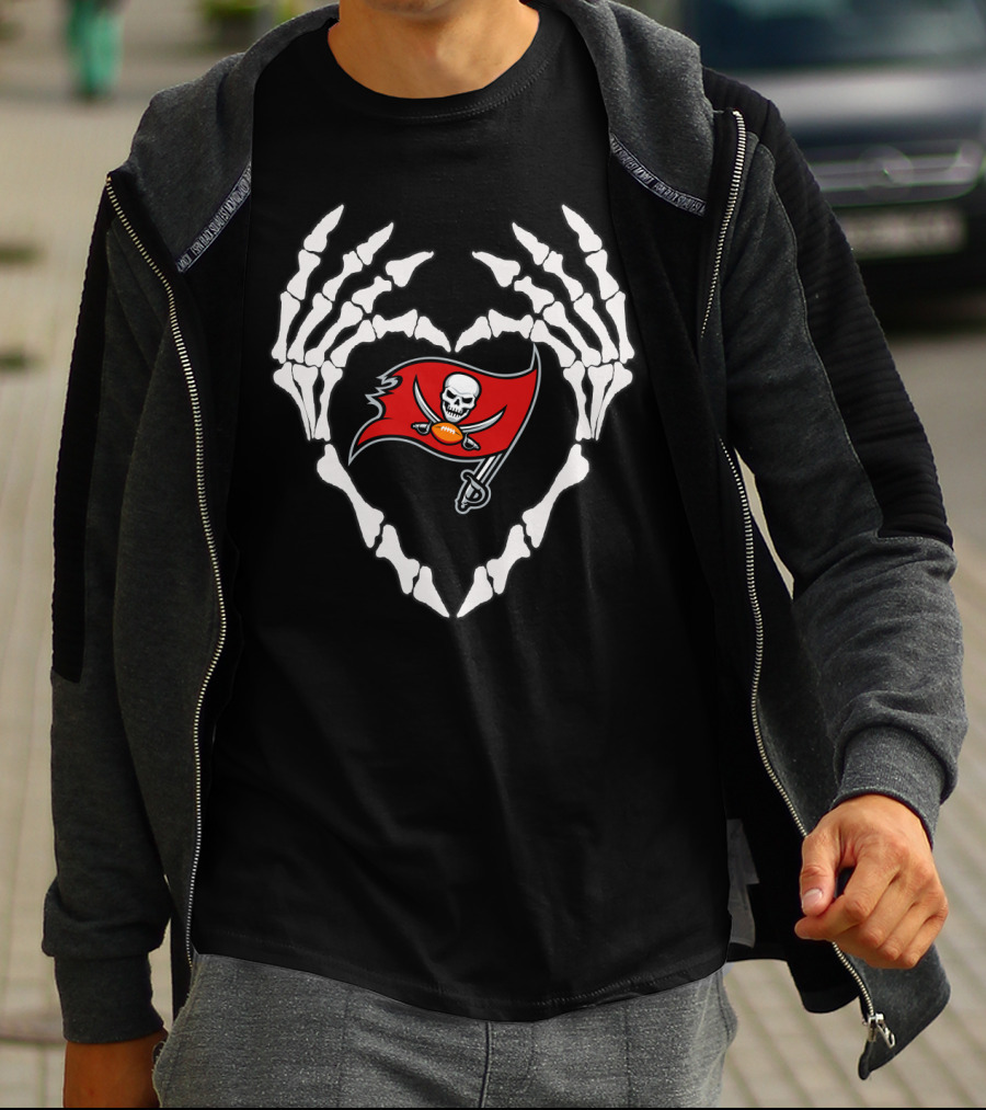 Skeleton Heart With Buccaneers Flag T-Shirt