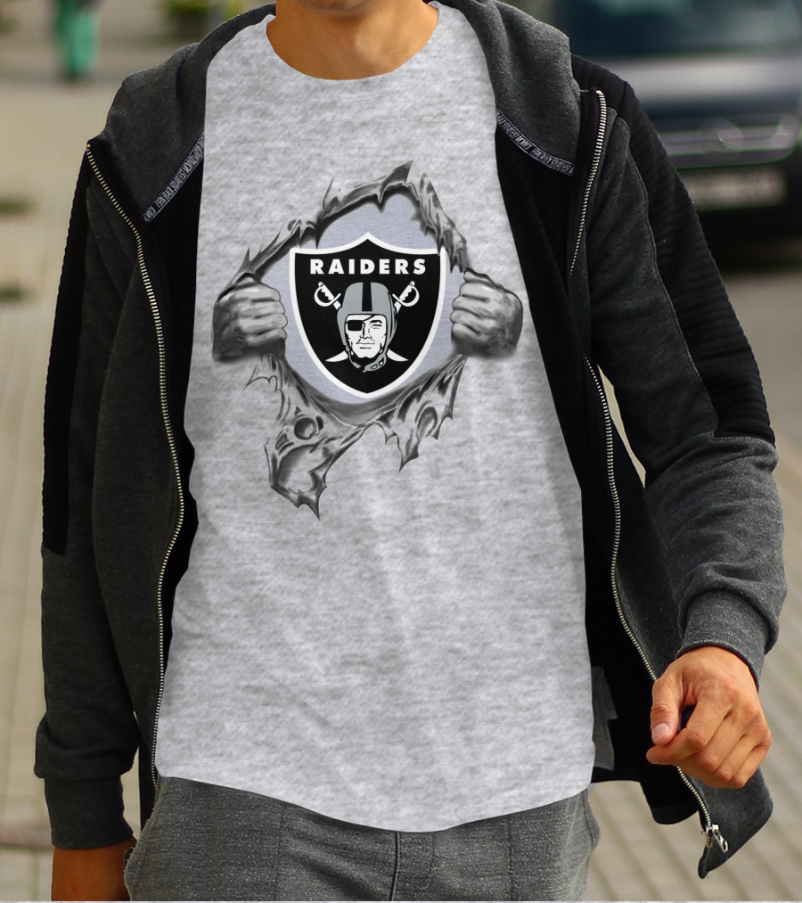 Oakland Raiders Shield With Ripped Effect And Hands T-Shirt