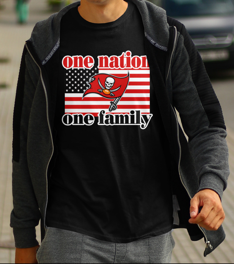 One Nation One Family Tampa Bay Buccaneers American Flag T-Shirt