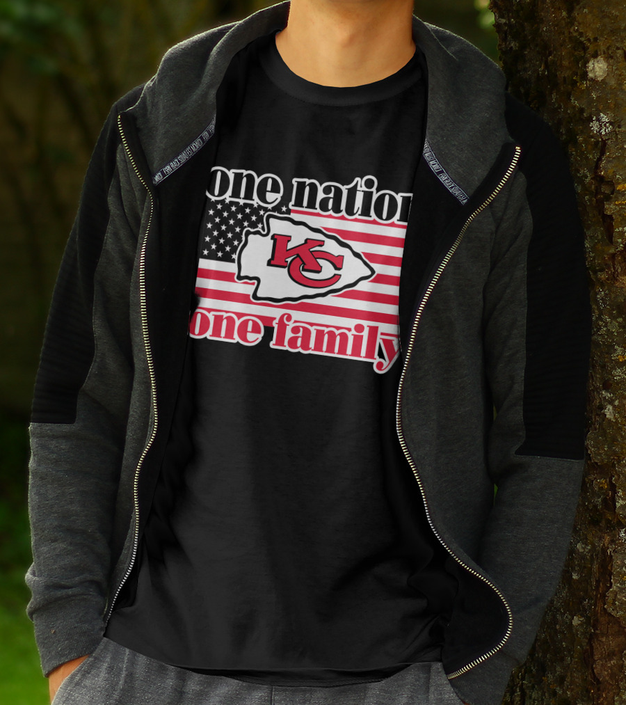 One Nation One Family Kansas City Chiefs Usa Flag T-Shirt