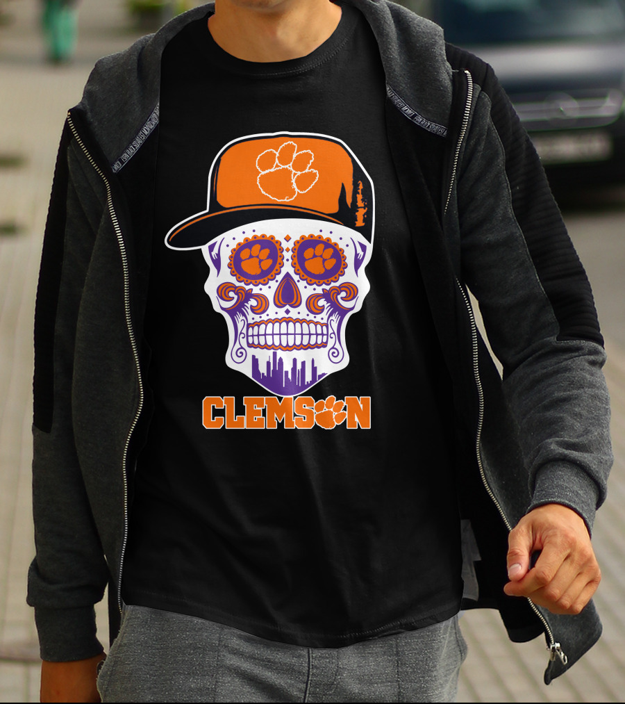 Clemson Tigers Skull With Paw Pattern And Cap T-Shirt