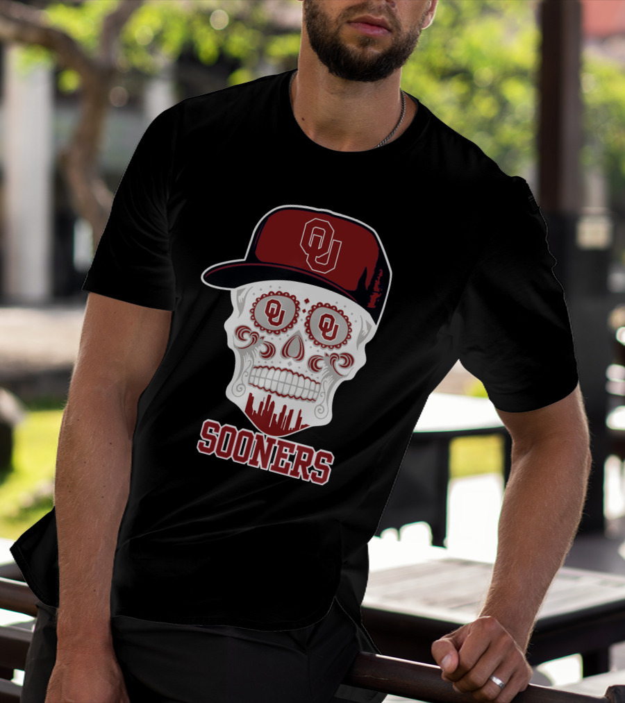 Oklahoma Sooners Skull Ou Hat T-Shirt