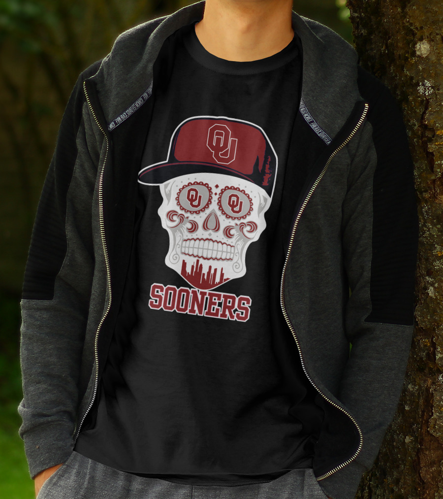 Oklahoma Sooners Skull Ou Hat T-Shirt